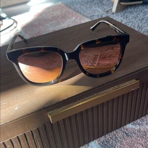 Elegant Tortoise Shell Sunglasses